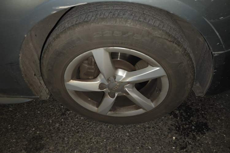 Used Audi A4L 2013 35 TFSI Automatic Standard Model Right Front Wheel Hub