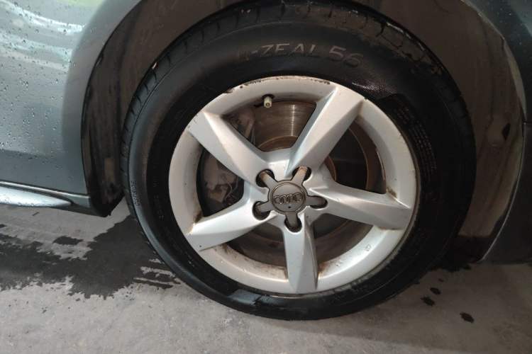 Used Audi A4L 2013 35 TFSI Automatic Comfort Model Right Front Wheel Hub
