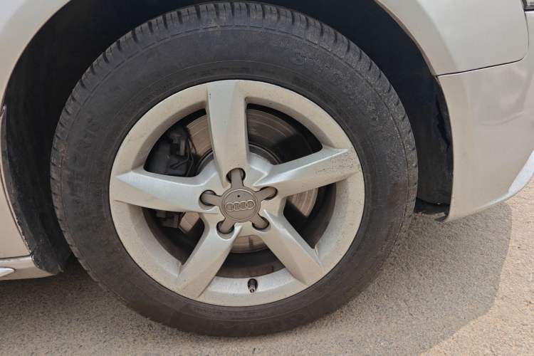 Used Audi A4L 2013 35 TFSI Automatic Standard Model Right Front Wheel Hub