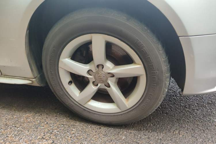Used Audi A4L 2013 35 TFSI Automatic Comfort Model Right Front Wheel Hub