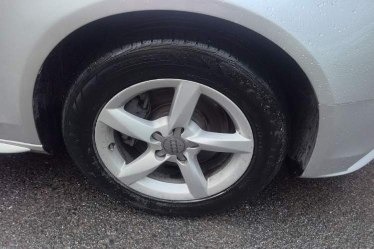 Used Audi A4L 2013 35 TFSI Automatic Standard Model Right Front Wheel Hub