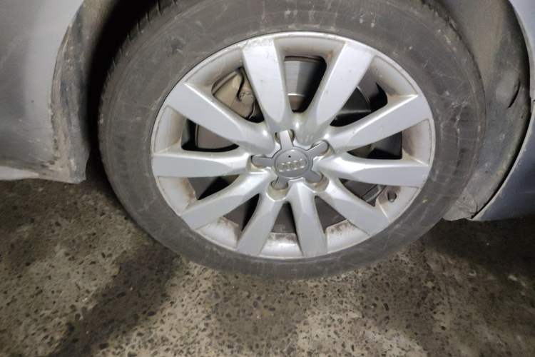 Used Audi A4L 2013 40 TFSI quattro Individual Sport Edition Right Front Wheel Hub
