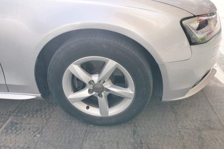 Used Audi A4L 2013 35 TFSI Automatic Standard Model Right Front Wheel Hub