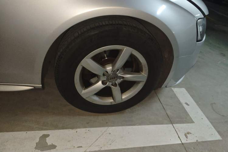 Used Audi A4L 2013 35 TFSI Automatic Standard Model Right Front Wheel Hub