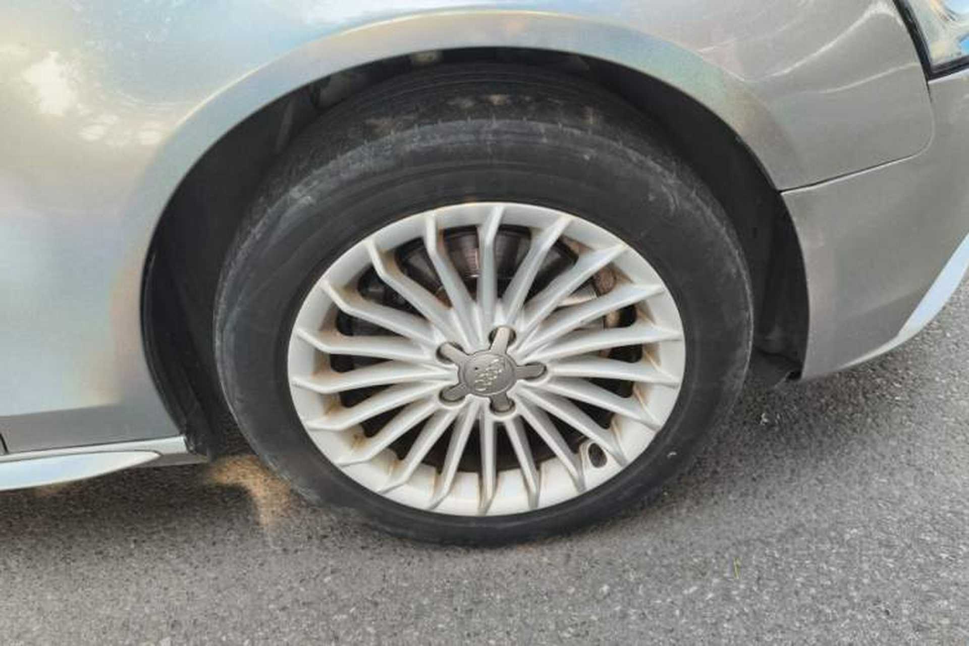 Used Audi A4L 2013 35 TFSI Automatic Technology Edition Right Front Wheel Hub