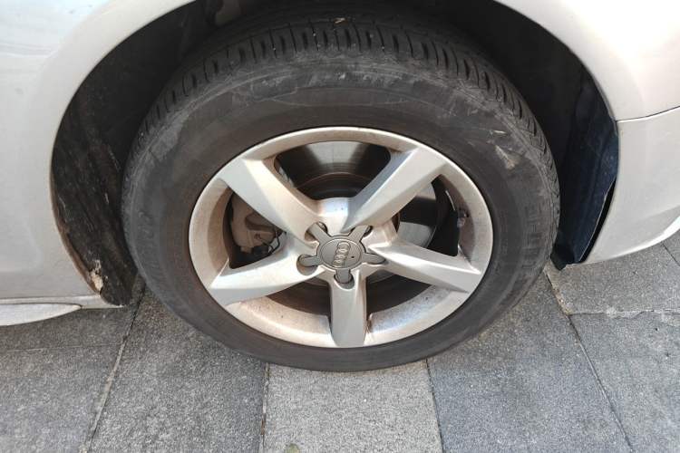 Used Audi A4L 2013 35 TFSI Automatic Comfort Model Right Front Wheel Hub
