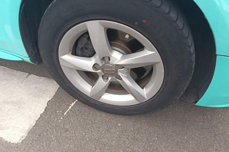 Used Audi A4L 2013 35 TFSI Automatic Standard Model Right Front Wheel Hub