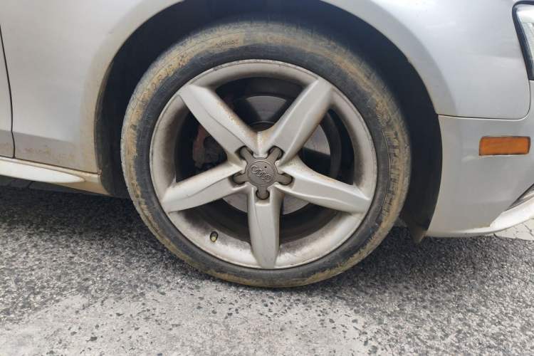 Used Audi A4L 2013 35 TFSI Automatic Standard Model Right Front Wheel Hub