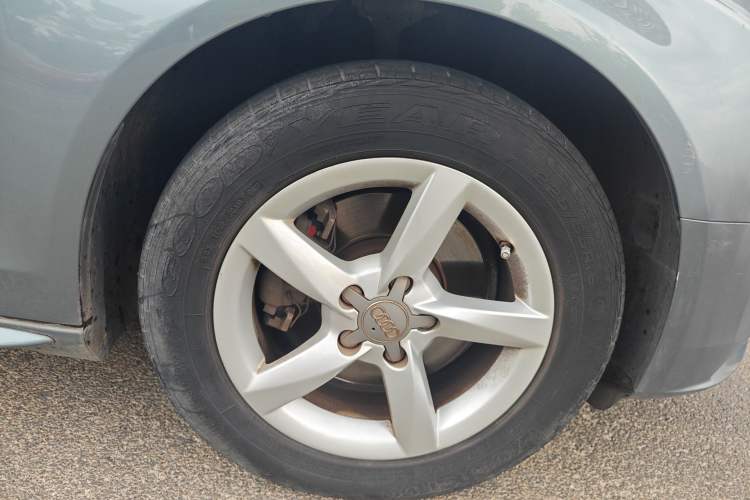 Used Audi A4L 2013 35 TFSI Automatic Standard Model Right Front Wheel Hub