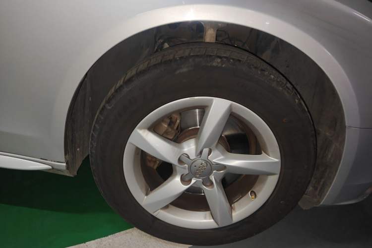 Used Audi A4L 2013 35 TFSI Automatic Standard Model Right Front Wheel Hub