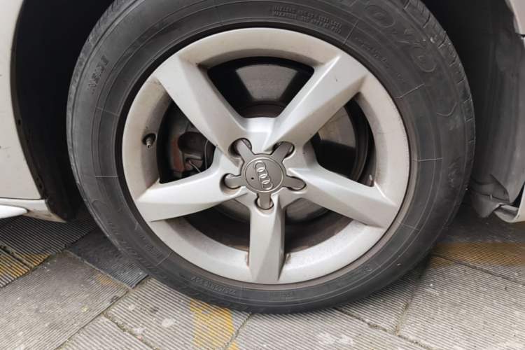 Used Audi A4L 2013 35 TFSI Automatic Standard Model Right Front Wheel Hub