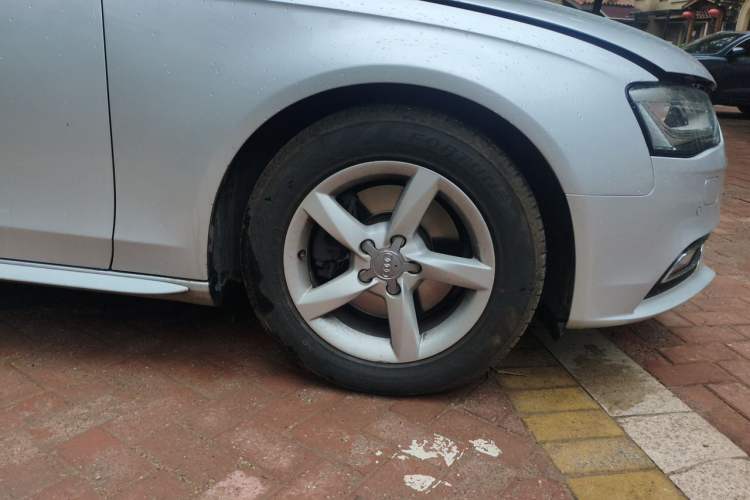 Used Audi A4L 2013 35 TFSI Automatic Standard Model Right Front Wheel Hub