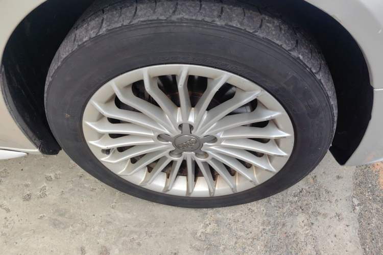 Used Audi A4L 2013 35 TFSI Automatic Technology Edition Right Front Wheel Hub