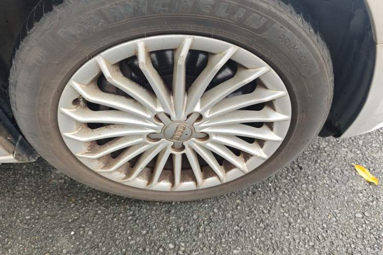Used Audi A4L 2013 35 TFSI Automatic Technology Edition Right Front Wheel Hub