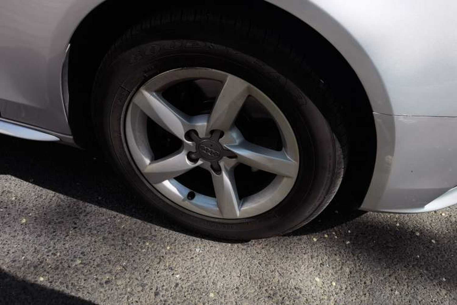 Used Audi A4L 2013 35 TFSI Automatic Standard Model Right Front Wheel Hub
