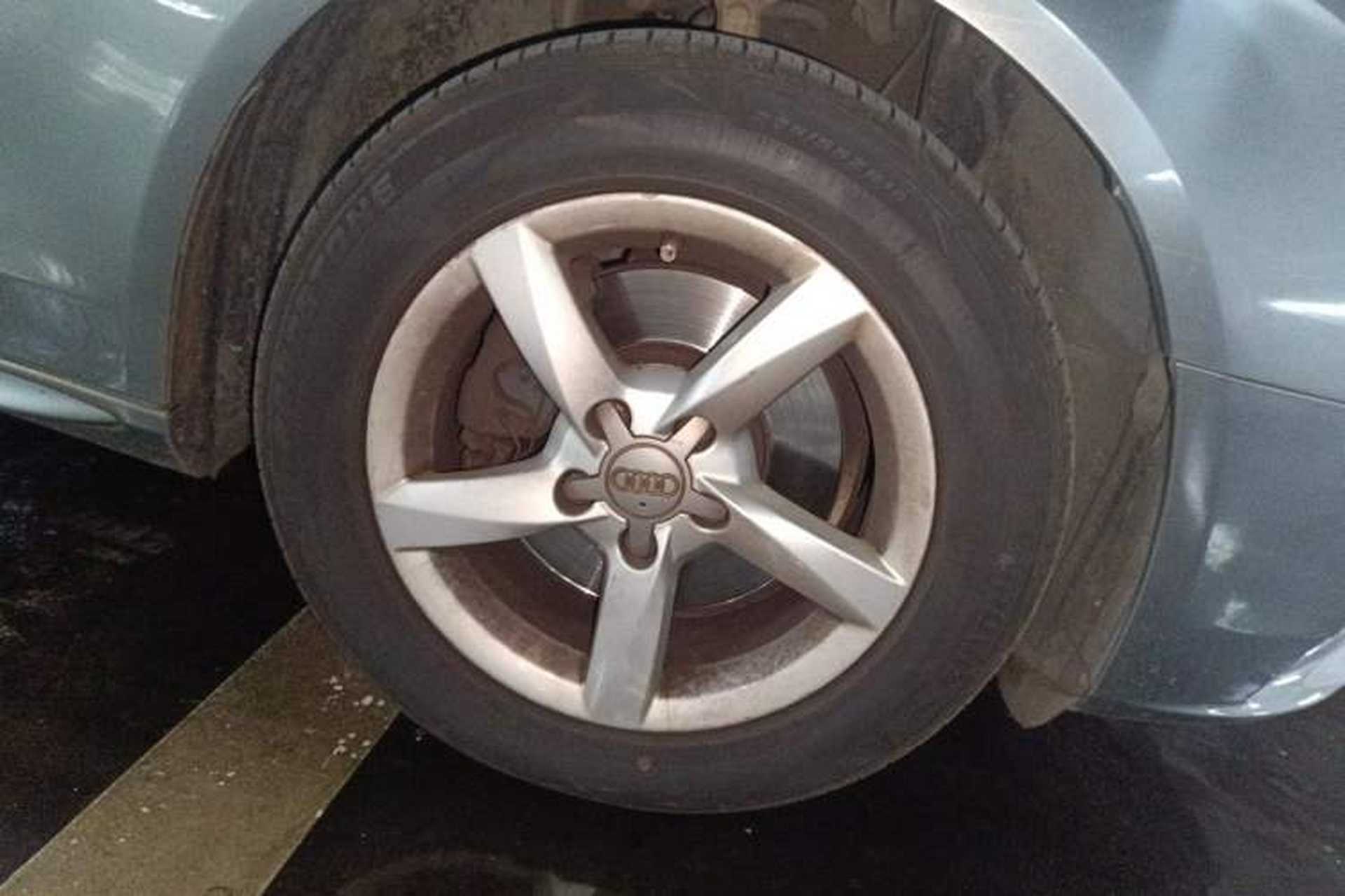Used Audi A4L 2013 35 TFSI Automatic Comfort Model Right Front Wheel Hub