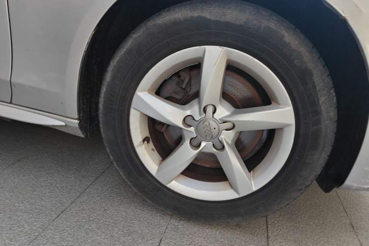 Used Audi A4L 2013 35 TFSI Automatic Standard Model Right Front Wheel Hub