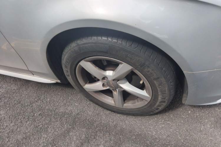 Used Audi A4L 2013 35 TFSI Automatic Comfort Model Right Front Wheel Hub