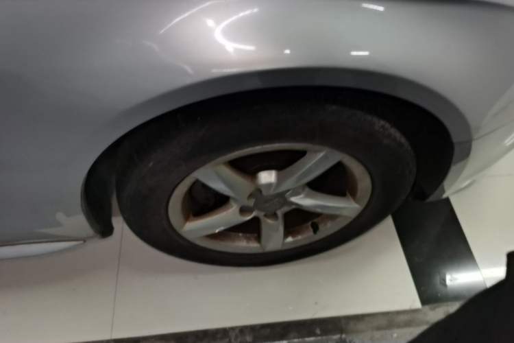 Used Audi A4L 2013 35 TFSI Automatic Standard Model Right Front Wheel Hub