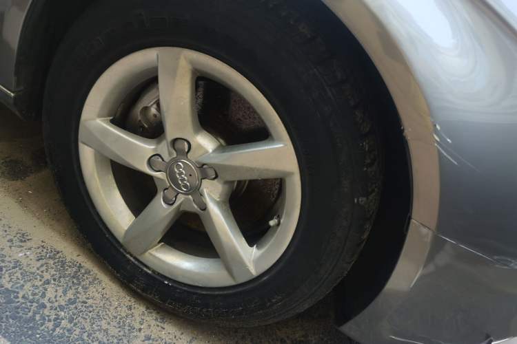 Used Audi A4L 2013 35 TFSI Automatic Standard Model Right Front Wheel Hub