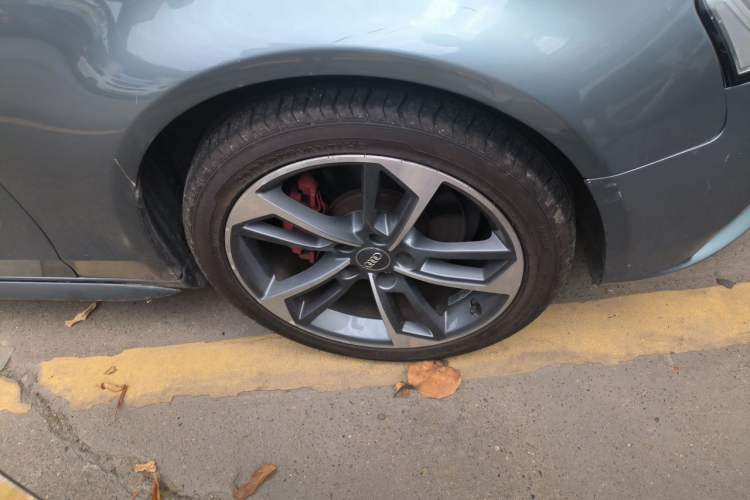 Used Audi A4L 2013 35 TFSI Automatic Standard Model Right Front Wheel Hub