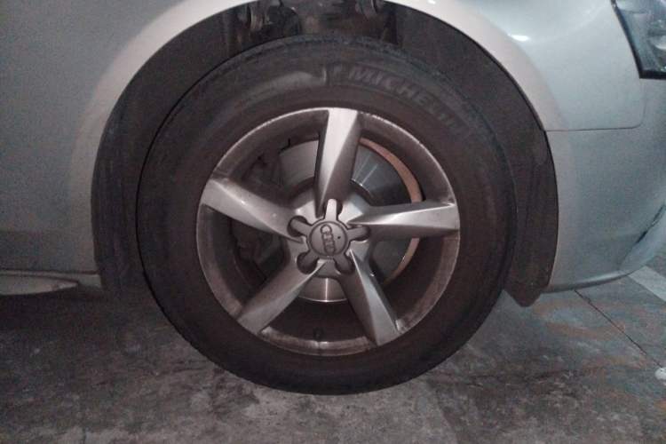 Used Audi A4L 2013 35 TFSI Automatic Standard Model Right Front Wheel Hub