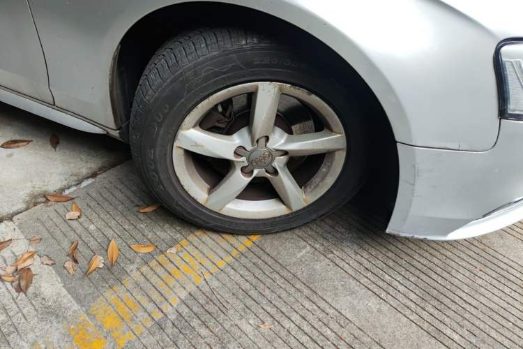 Used Audi A4L 2013 35 TFSI Automatic Standard Model Right Front Wheel Hub
