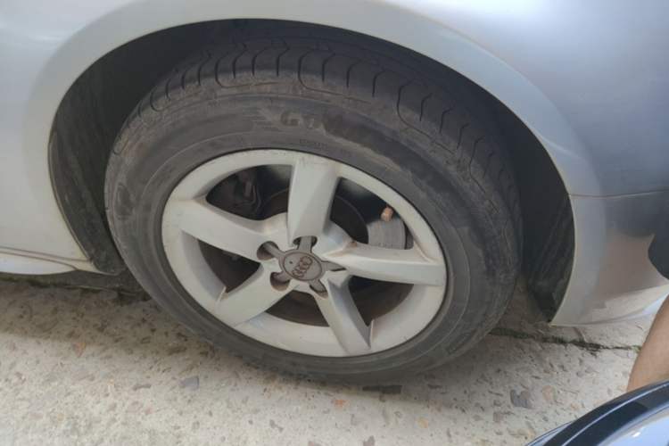Used Audi A4L 2013 35 TFSI Automatic Standard Model Right Front Wheel Hub