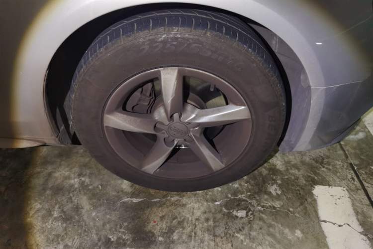 Used Audi A4L 2013 35 TFSI Automatic Comfort Model Right Front Wheel Hub