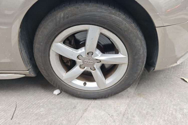 Used Audi A4L 2013 35 TFSI Automatic Comfort Model Right Front Wheel Hub