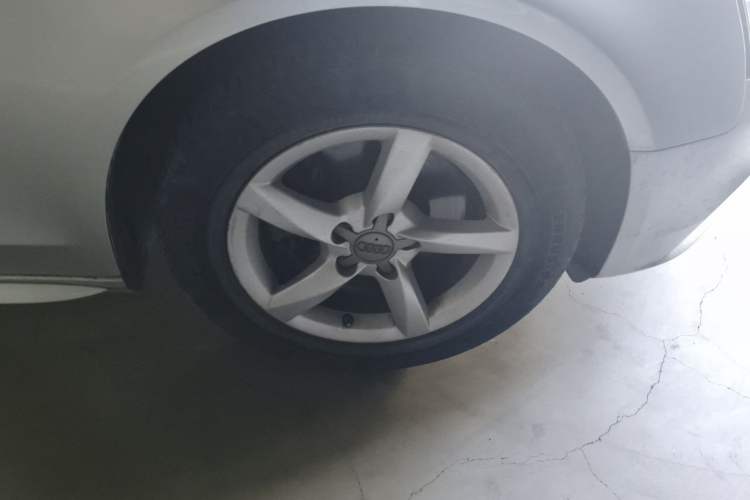 Used Audi A4L 2013 35 TFSI Automatic Standard Model Right Front Wheel Hub