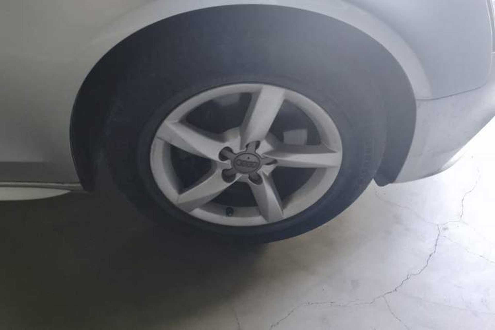 Used Audi A4L 2013 35 TFSI Automatic Standard Model Right Front Wheel Hub