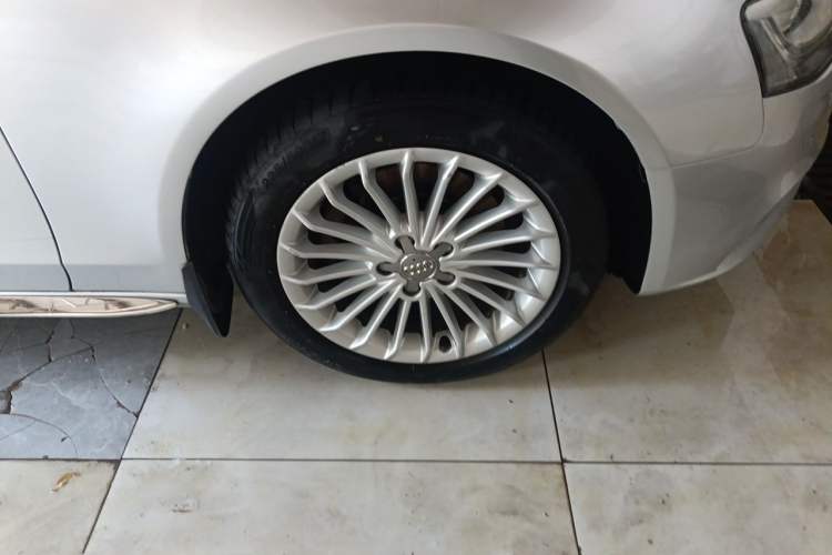 Used Audi A4L 2013 35 TFSI Automatic Technology Edition Right Front Wheel Hub