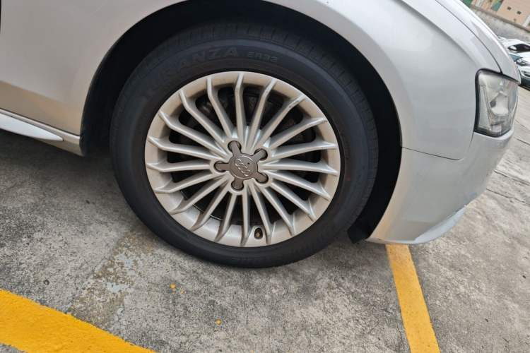 Used Audi A4L 2013 35 TFSI Automatic Technology Edition Right Front Wheel Hub