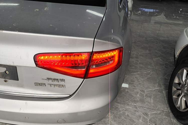Used Audi A4L 2013 35 TFSI Automatic Standard Model Right Rear Taillight
