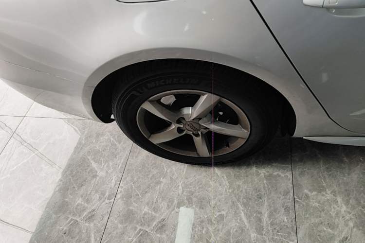 Used Audi A4L 2013 35 TFSI Automatic Standard Model Right Rear Wheel Hub