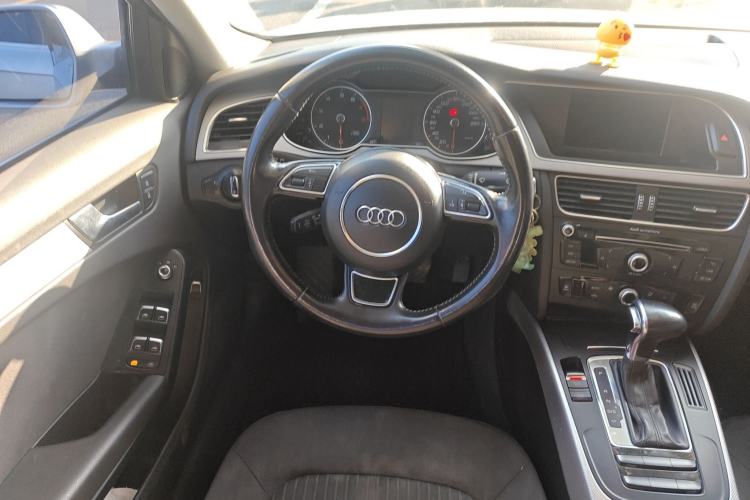 Used Audi A4L 2013 35 TFSI Automatic Standard Model Steering Wheel