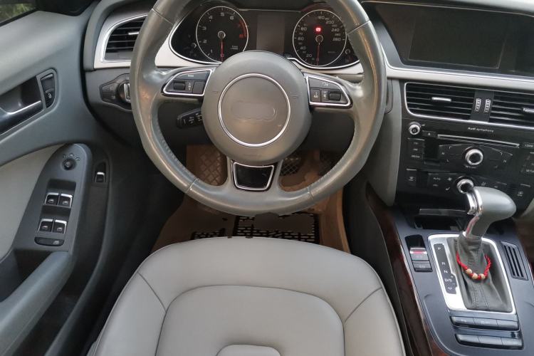 Used Audi A4L 2013 35 TFSI Automatic Comfort Model Steering Wheel