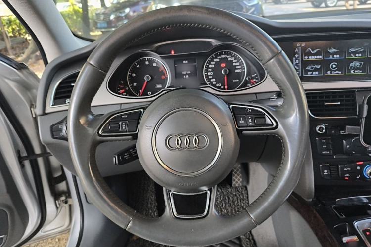 Used Audi A4L 2013 35 TFSI Automatic Comfort Model Steering Wheel