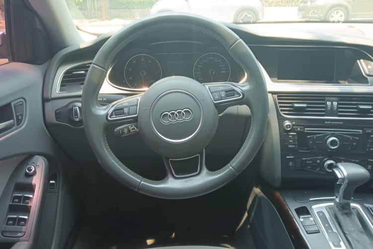 Used Audi A4L 2013 35 TFSI Automatic Standard Model Steering Wheel