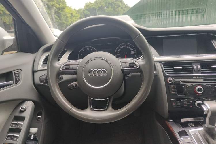 Used Audi A4L 2013 35 TFSI Automatic Comfort Model Steering Wheel