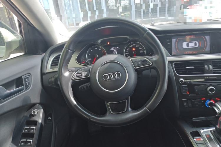 Used Audi A4L 2013 35 TFSI Automatic Comfort Model Steering Wheel