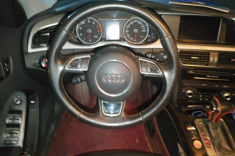 Used Audi A4L 2013 35 TFSI Automatic Technology Edition Steering Wheel