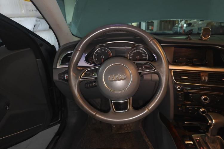 Used Audi A4L 2013 35 TFSI Automatic Comfort Model Steering Wheel