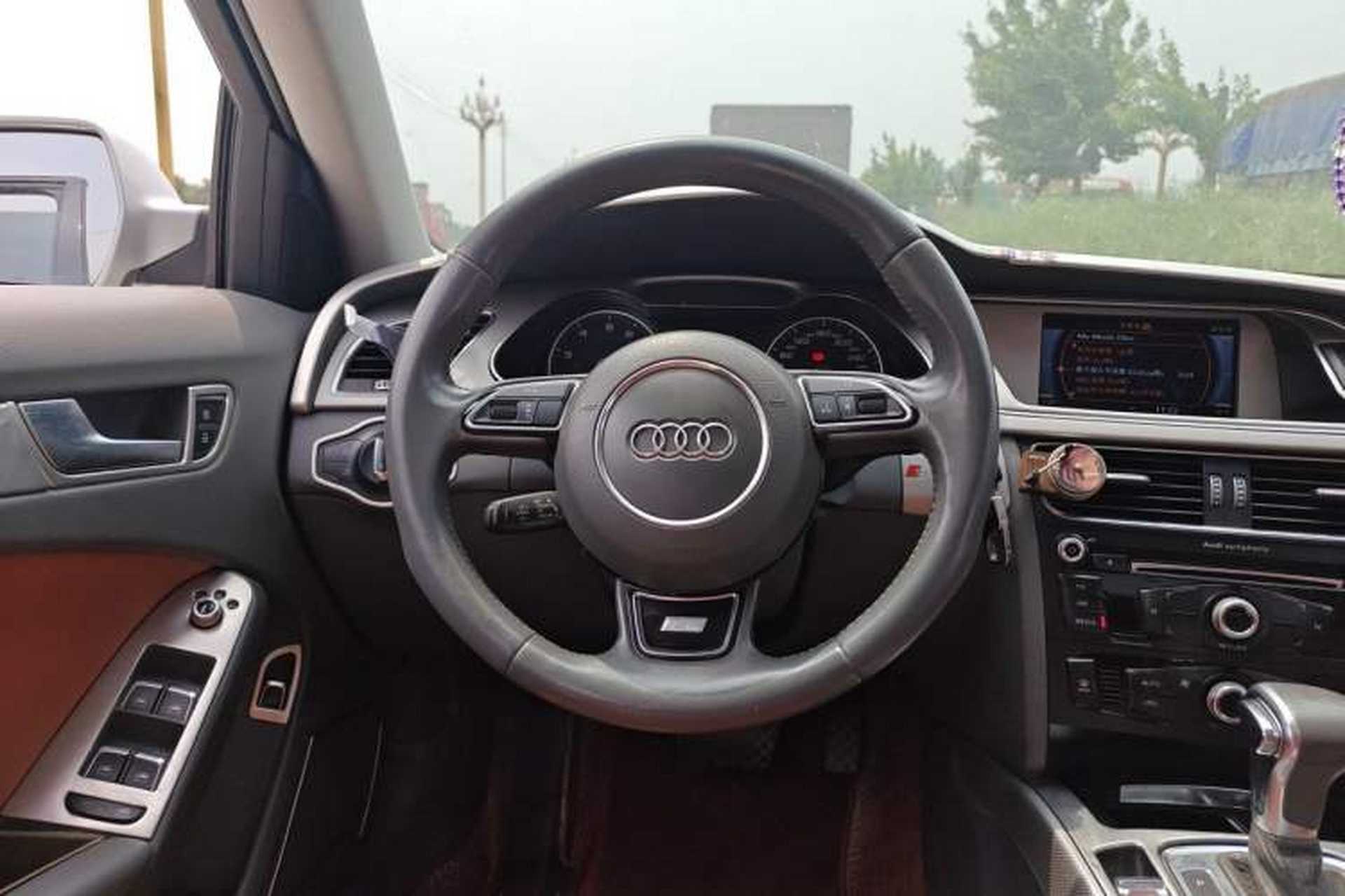 Used Audi A4L 2013 35 TFSI Automatic Standard Model Steering Wheel
