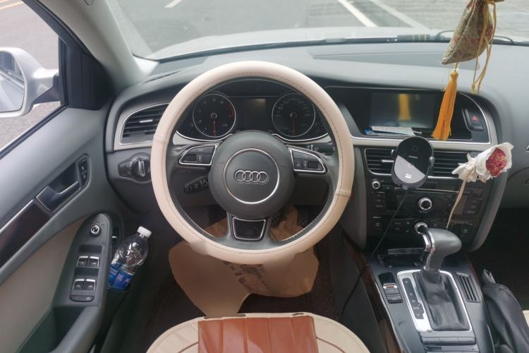 Used Audi A4L 2013 35 TFSI Automatic Comfort Model Steering Wheel