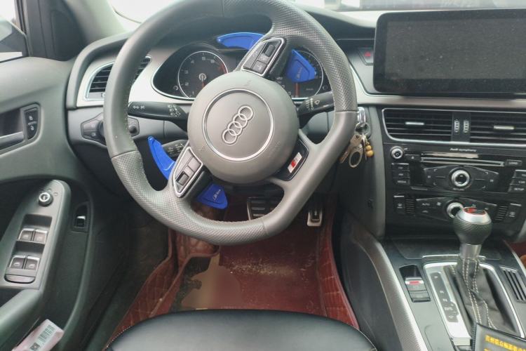 Used Audi A4L 2013 35 TFSI Automatic Standard Model Steering Wheel