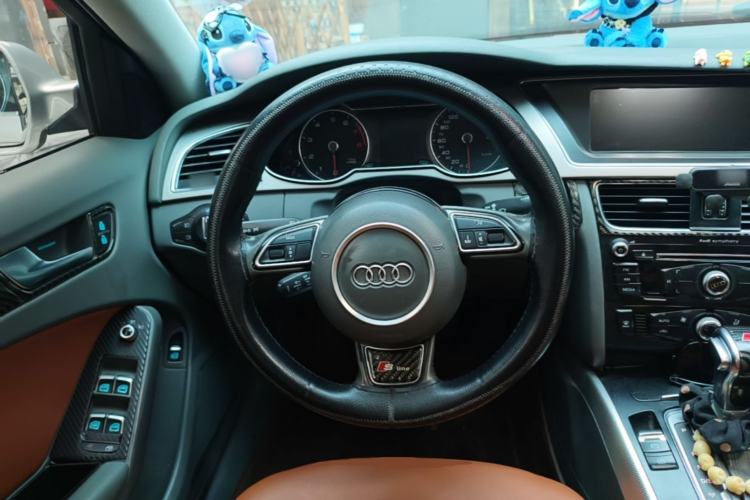 Used Audi A4L 2013 35 TFSI Automatic Standard Model Steering Wheel