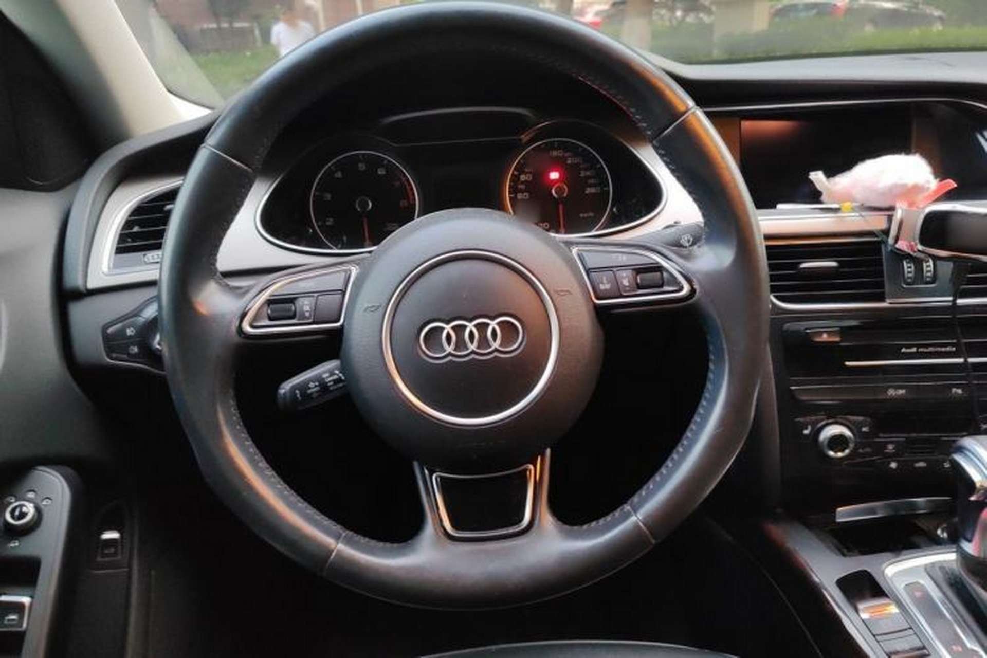 Used Audi A4L 2013 35 TFSI Automatic Technology Edition Steering Wheel