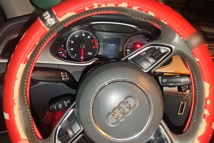 Used Audi A4L 2013 35 TFSI Automatic Standard Model Steering Wheel